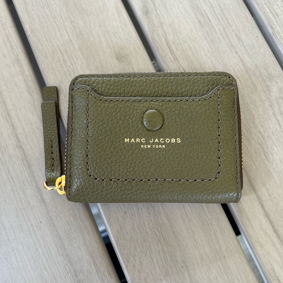 Marc Jacobs zip around compact wallet olive card case - Picture 1 of 3